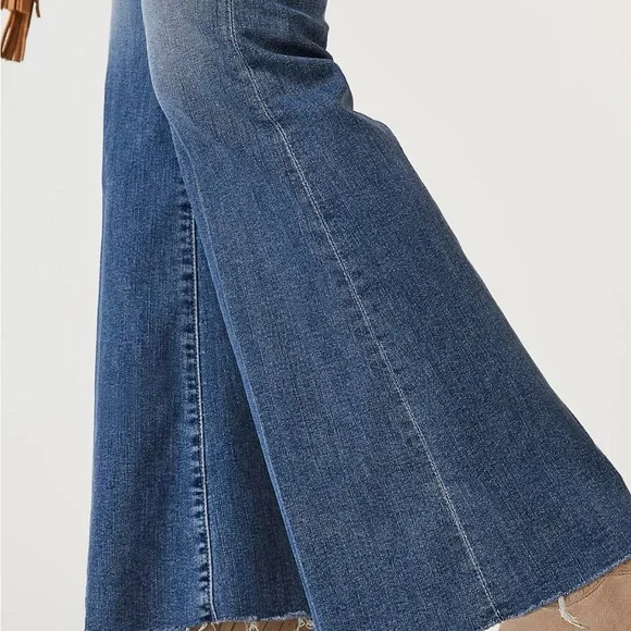 MOTHER The Weekender Mid-Rise Flare Jeans - Picture 4 of 10